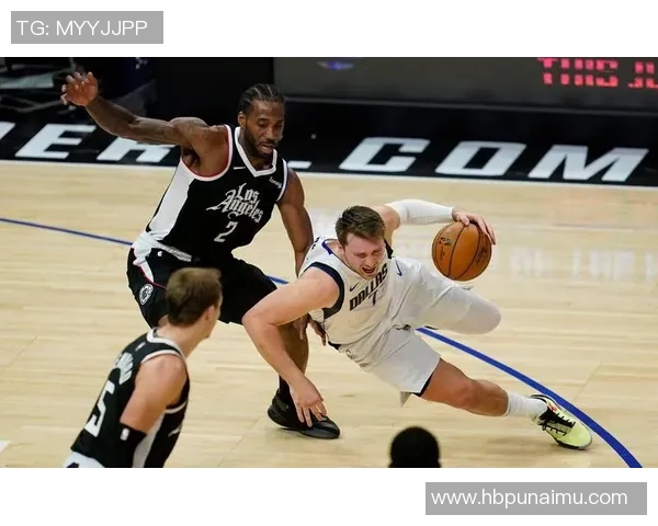 快船与爵士激战正酣NBA直播吧带你全程体验精彩瞬间